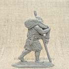 Материал - двухкомпонентный пластик Неандерталец №2, идет с копьем и шкурой на плече, 54 мм (смола, серый), Воины и битвы