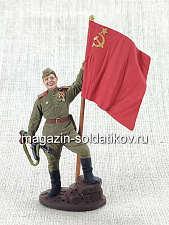 Гвардии ефрейтор пехоты Красной Армии с советским флагом, 1943-45 гг.., 54 мм - фото
