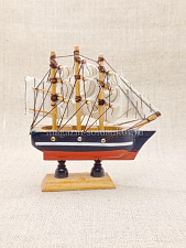 Парусник-сувенир - фото