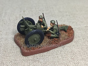 Советская полковая пушка с расчетом - фото