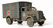 Масштабная модель в сборе и окраске Германия, Скорая помощь 4X4 Ambulance, 1:32 Unimax - фото