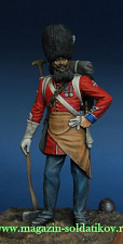 Сборная миниатюра из смолы Пионер полка гренадеров гвардии, Британская империя 1856- гг, 54 мм, Chronos miniatures - фото