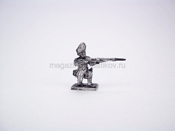 Солдатики из металла Гренадер старой гвардии, стреляющий с колена, Магазин Солдатики (Prince August)