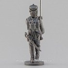 Сборная миниатюра из смолы Подпрапорщик мушкетёрского полка, идущий 28 мм, Аванпост