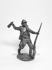 Миниатюра из олова Солдат в противогазе с гранатой. Россия, 1915-17 гг., EK Castings - фото