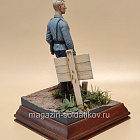 Финский лётчик (смола) - в росписи 1/9 (200 мм) (Q455-057) (Q455-057)