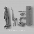 Сборная миниатюра из смолы Фузилер заряжающий, в кивере («приготовиться») Франция, 1807-1812 гг, 28 мм, Аванпост