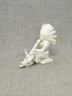 Сборная миниатюра из смолы Индейский вождь с трубкой 1/24 Alex-Moscow (AM260) (AM260)