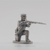 Сборная миниатюра из смолы Егерь, стреляющий с колена 28 мм, Аванпост - фото
