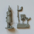 Сборная миниатюра из смолы Мушкетёр в каске, засыпающий патрон в ствол, 28 мм, Аванпост