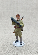 Советский минометчик с миной 1941-43 гг. 54 мм - фото