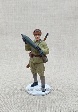 Советский минометчик с миной 1941-43 гг. 54 мм - фото