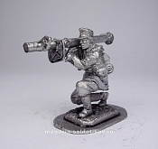 Миниатюра из олова 172 РТ Стрелок из Panzerschreck 54 мм, Ратник - фото