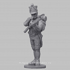 Сборная миниатюра из смолы Фузилер заряжающий, в кивере («скусить патрон») Франция, 1807-1812 гг, 28 мм, Аванпост