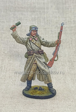 Боец РККА в шинели с гранатой 1942-43 гг., 54 мм - фото