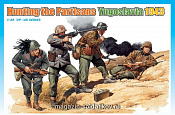 6491 Д Солдаты Hunting the Partisans (1/35) Dragon