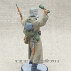Боец РККА в шинели с гранатой 1942-43 гг., 54мм, Красный фронт, 54 мм (КФ-032) (КФ-032)