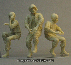 Сборная миниатюра из смолы Ф 084 Американские танкисты(Вьетнам) ( 3 фигуры) (1/35) 5.45