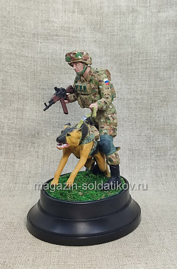 Боец СВО с собакой 1/16 ICM (549-002) (549-002)
