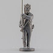 Сборная миниатюра из смолы Подпрапорщик мушкетёрского полка, идущий 28 мм, Аванпост - фото