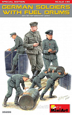35256 Немецкие солдаты за погрузкой. Специальный выпуск, MiniArt (1/35)