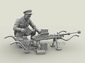 Сборная фигура из смолы SM 3124 Майор РККА с трофейным японским противотанковым ружьём (тип 97), 1:35, SOGA miniatures - фото