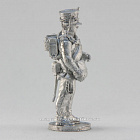 Сборная миниатюра из металла Канонир с зарядной сумой, 28 мм, Аванпост