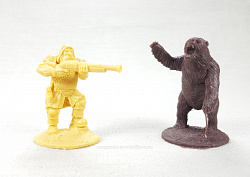 Солдатики из пластика Гном и медведь (бежевый и коричневый), 1:32 Хобби Бункер