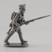 Сборная миниатюра из смолы Мушкетёр, в атаке 28 мм, Аванпост - фото