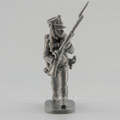 Сборная миниатюра из смолы Унтер-офицер мушкетёрской роты, в атаке, 28 мм, Аванпост - фото
