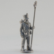 Сборная миниатюра из смолы Орлоносец-сержант в бою, Франция, 28 мм, Аванпост - фото