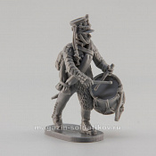 Сборная миниатюра из смолы Батальонный барабанщик мушкетёрского полка, в атаке, 28 мм, Аванпост - фото